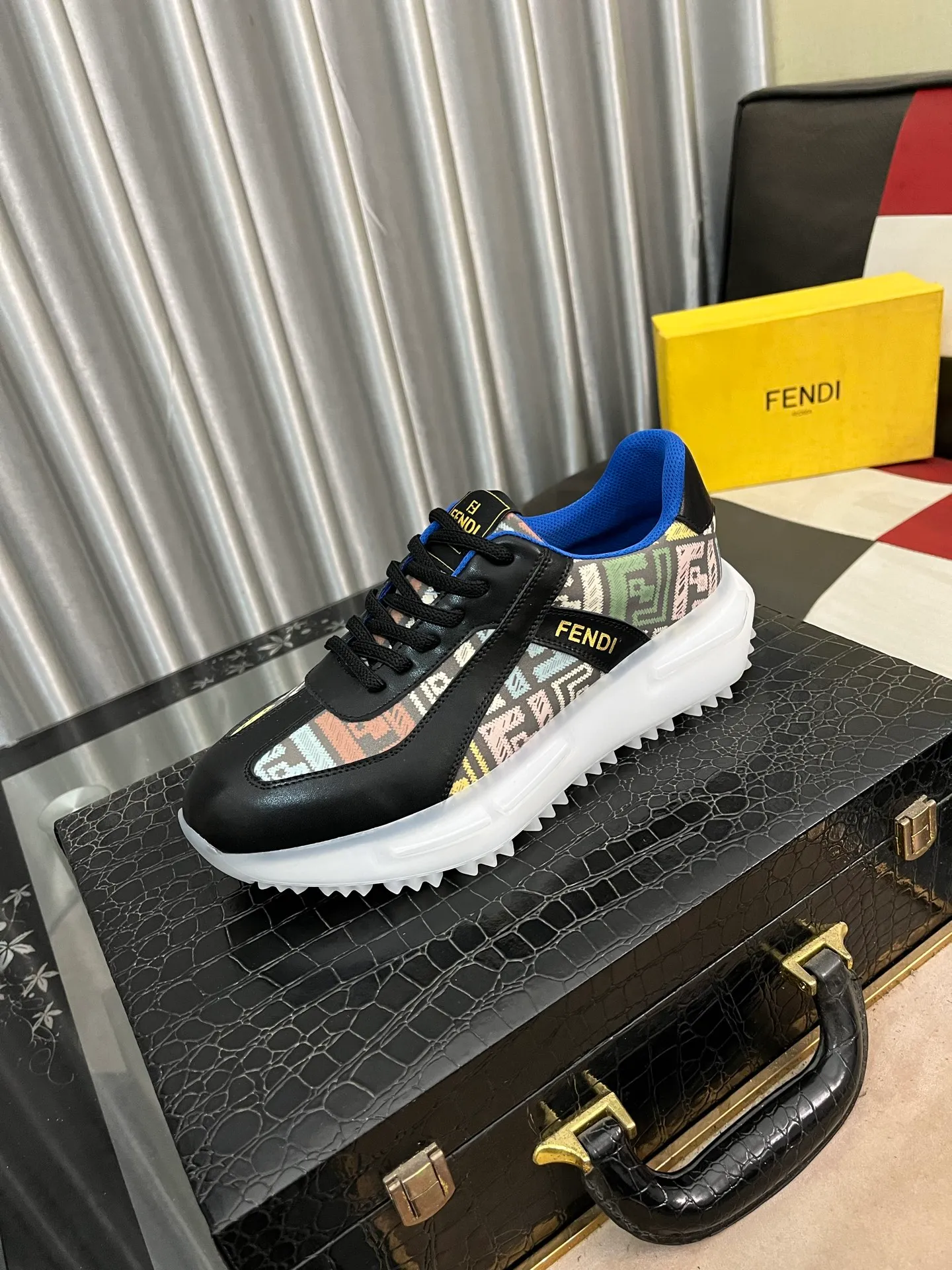 Men's Men's Shoes💰458⌚️⌚️Fendi [Fendi] men's new high-top casual shoes are on the market🔥The shoe body is made of brand-specific embossed leather, pigskin lining, breathable and does not cover the feet! Fashionable casual shoes 🙈Super light and wear-resistant outsole👣 Available in two colors, sizes 38-44